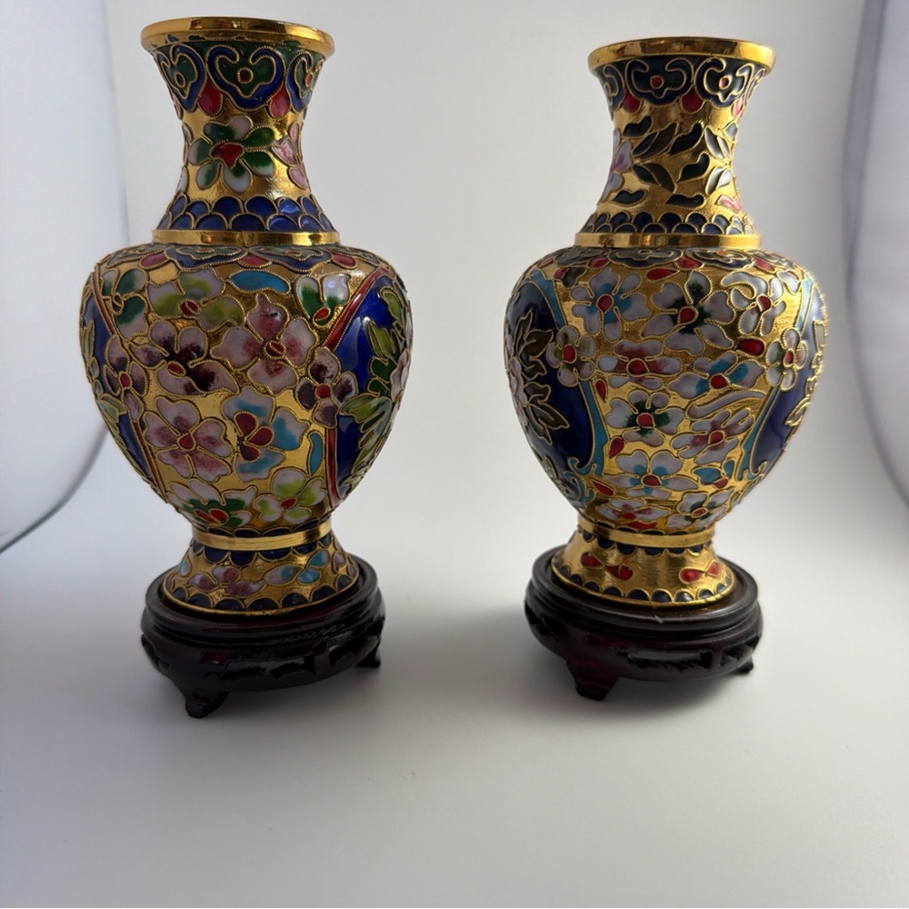 Ornate Chinese Floral Enamel on brass Cloisonné Bud Vase 6” Vintage Set of 2 - Picture 3 of 16